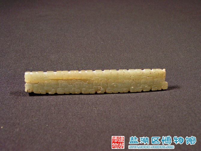 青玉蟠螭纹条形佩