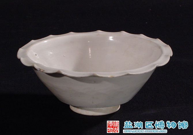 白釉敞口小碗