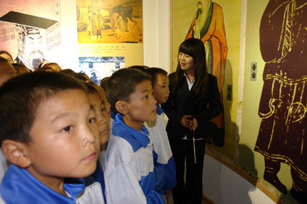 复旦示范小学组织学生在我馆参观