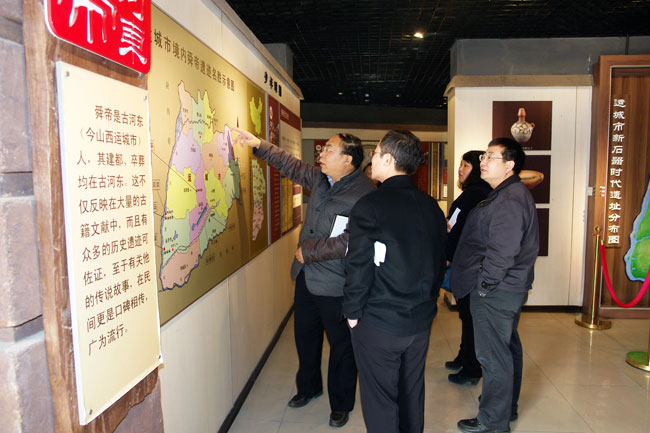 2014年2月20日《山西日报》社记者在虞舜文化展厅参观调研